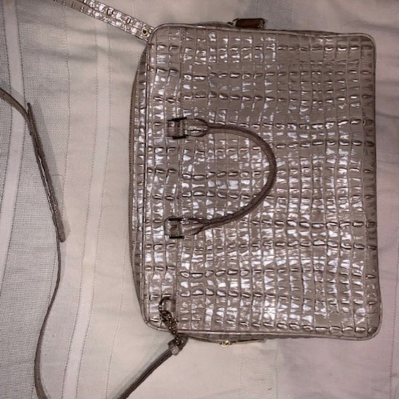 🇺🇸VETS DAY SALE🇺🇸Brahmin Croc-Embossed Laptop Bag in Taupe - Picture 1 of 2